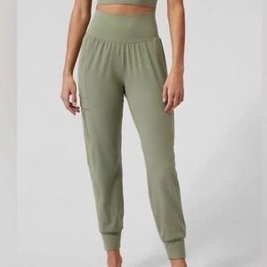 Athleta Salutation Cargo Jogger Green Size Small Tall Athleisure